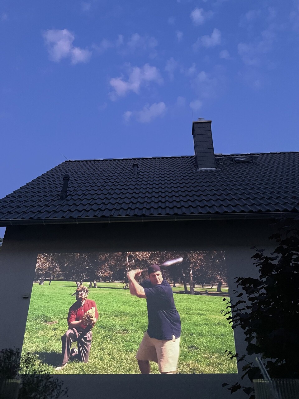 Das Bild ist schön groß, Kontrast geht bei heller Umgebung aber verloren. (Bildquelle: Mirco K., GameStar)