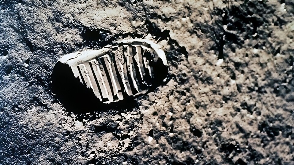 Die Fußspuren von Neil Armstrong könnten das letzte sein, was von der Menschheit übrig bleibt. (Bildquelle: NASA)