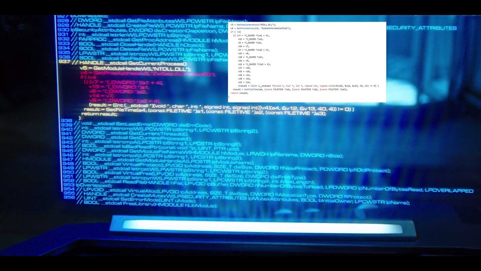 Der Code aus Star Trek: Discovery neben einem Auszug des Codes von Stuxnet (Bildquelle: CBS/Reddit)
