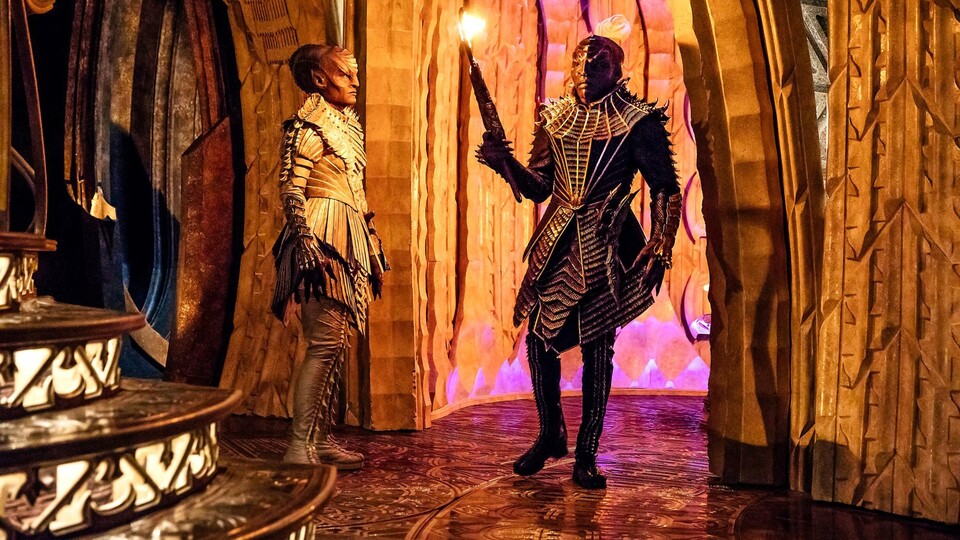 Klingonen T’Kuvma (Chris Obi) und L’Rell (Mary Chieffo) aus der neuen Serie.