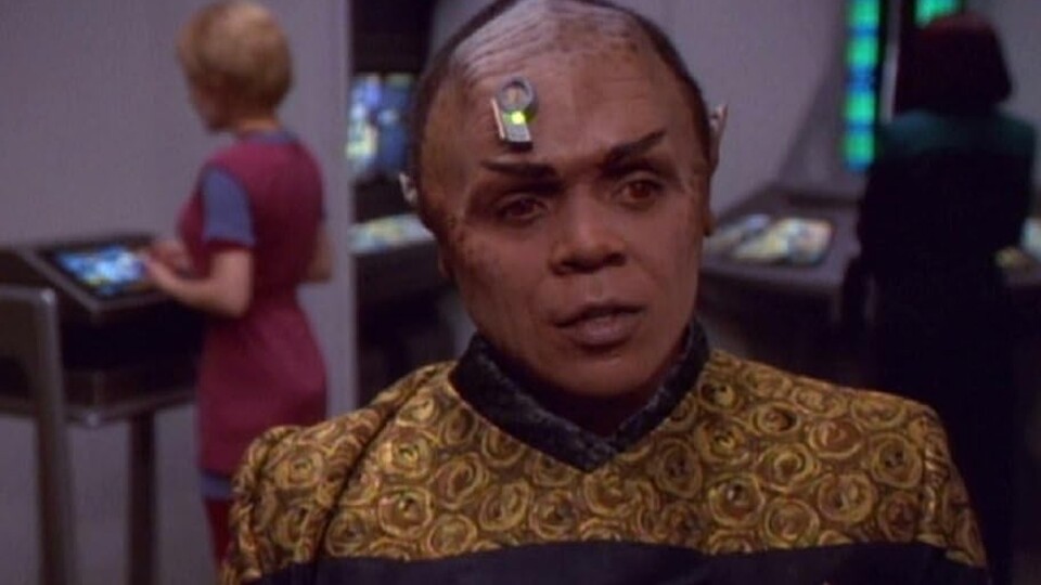 Tuvix (Tom Wright) vereint Erinnerungen und Charakterzüge von Tuvok und Neelix in einer neuen Person (Foto: Paramount).