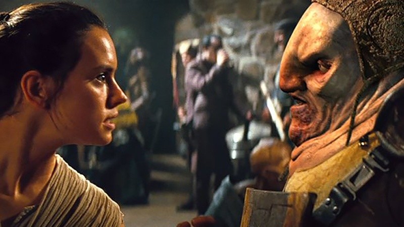 Geschnittene Szene aus Episode 7 mit Rey und Unkar Plutt zeigt einen brutalen Chewbacca.