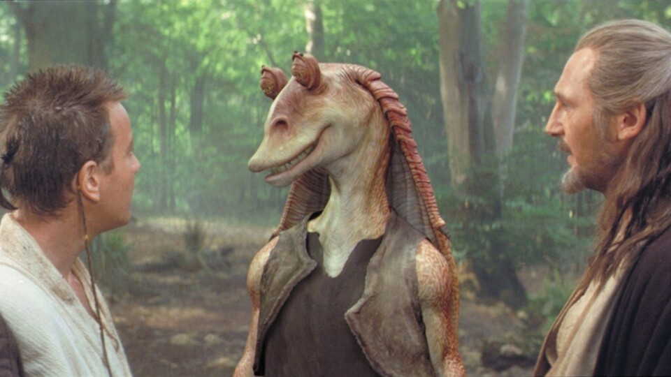 Jar Jar Binks trifft die beiden Jedi in Episode 1 zu Beginn. Bildquelle: Disneyylucas Film