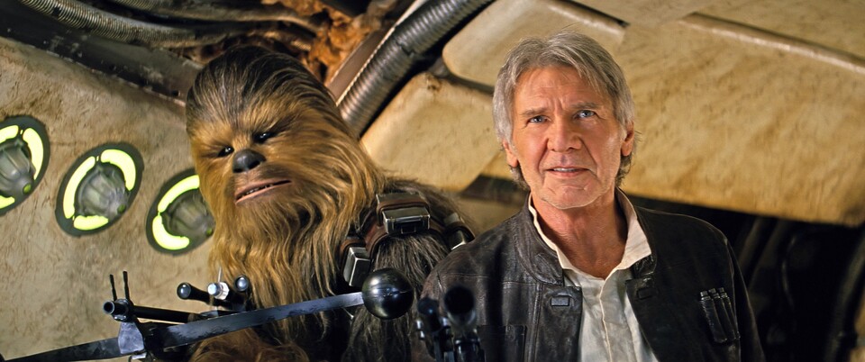 In Star Wars: Episode 7 zeigt Publikumsliebling Chewie seine brutale Seite. Jetzt die geschnittene Szene in voller Länge sehen.