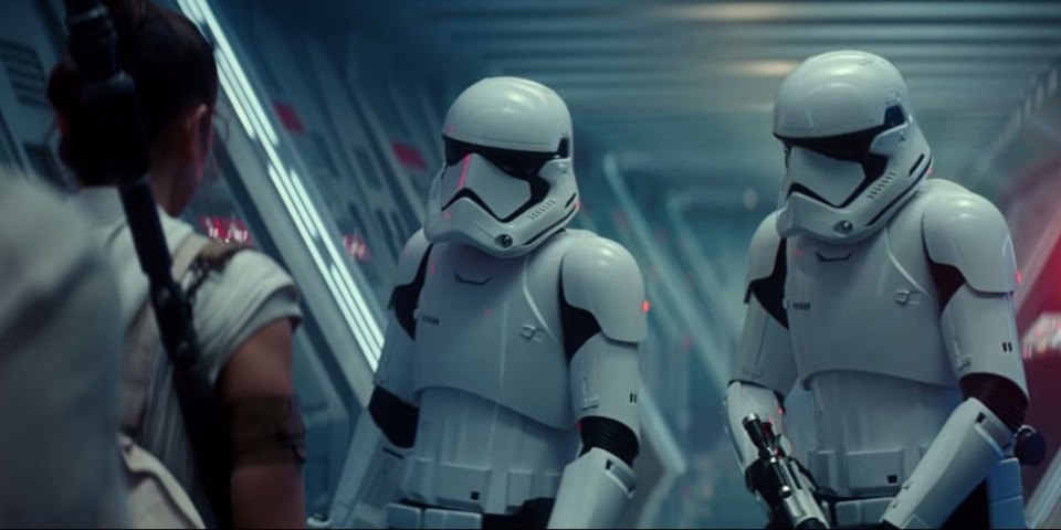 In Star Wars: Episode 9 - Der Aufstieg Skywalkers hatte J.D. Dillard einen Cameo als Sturmtruppler der Ersten Ordnung FN-1226. Bildquelle: Disney