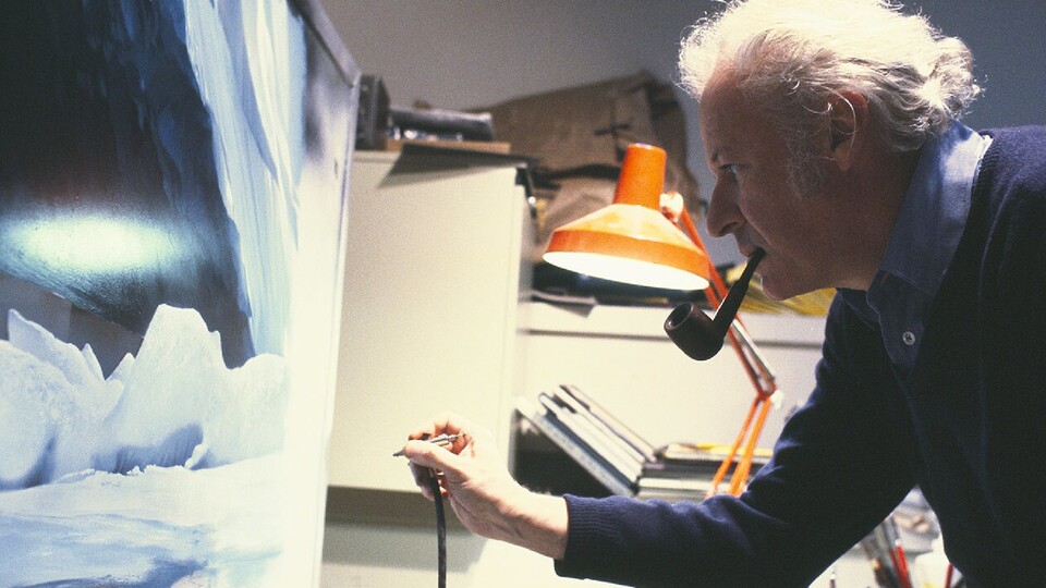 Ralph McQuarrie beim Zeichnen einer Eishöhle auf Hoth. (Bild: starwars.comDisney)