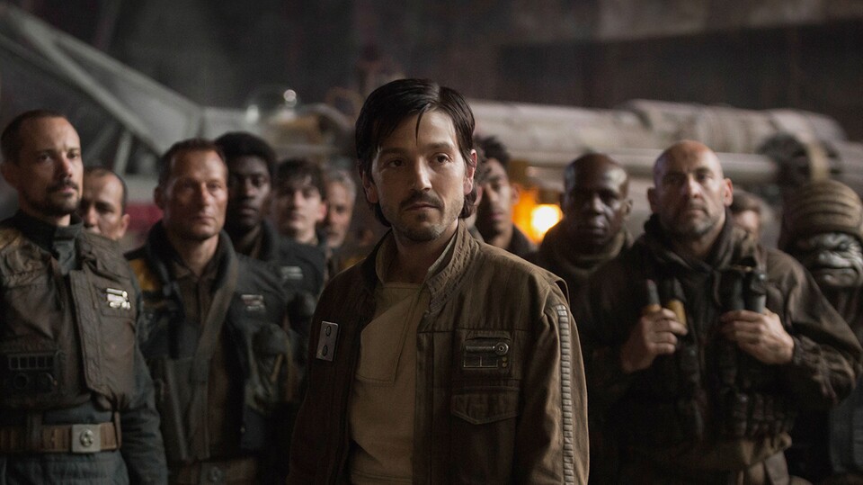Unter Cassians Rebellen, die Jyn Erso (Felicity Jones) bei ihrem Angriff auf Scarif auf Rogue One unterstützen, ist natürlich auch Paodok’Draba’Takat Sap’De’Rekti Nik’Linke’Ti’ Ki’Vef’Nik’NeSevef’Li’Kek am Start. Bildquelle: DisneyLucasfilm