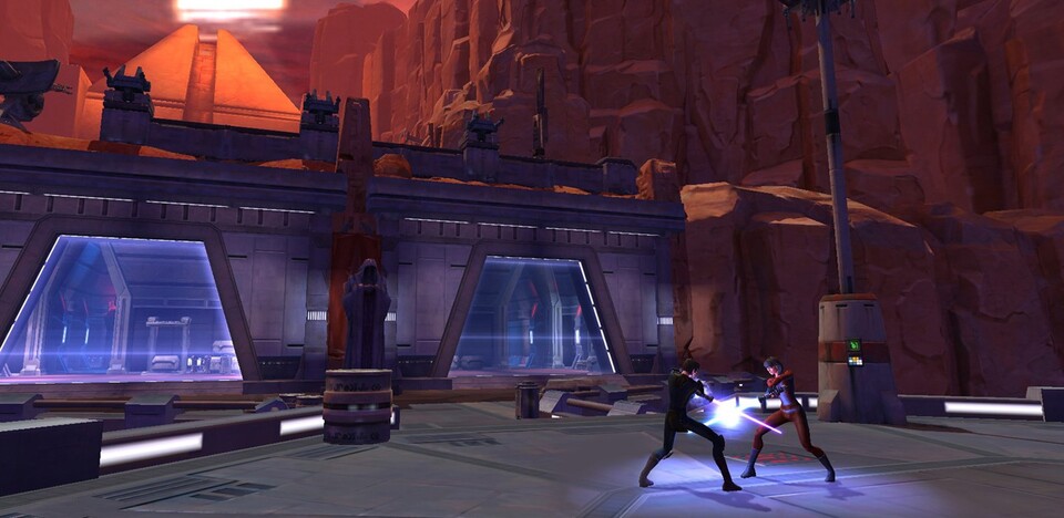 Lichtschwert-Schwingen auf einer Landeplattform des Sith-Planeten Korriban, der schon in mehreren Star-Wars-Spielen als Schauplatz diente.