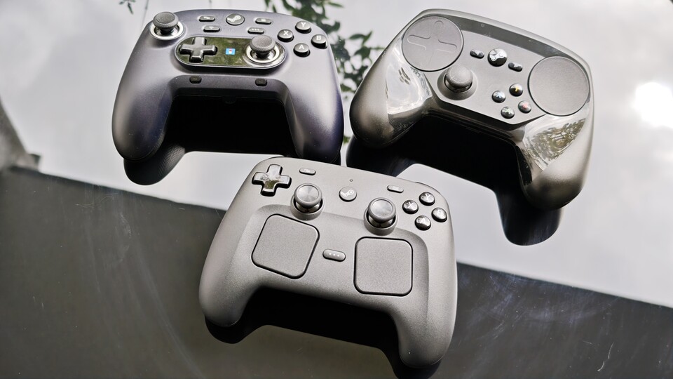 Der neue Steam Controller kombiniert Trackpads mit den Features eines klassischen Gamepads. Die erste Version hatte sogar nur einen einzigen Analog-Stick. (Bildquelle: Duy Linh DinhGameStar Tech)