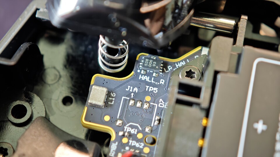 Das Board enthüllt: es handelt sich um magnetische Hall-Effekt-Trigger. (Bildquelle: Duy Linh DinhGameStar Tech)