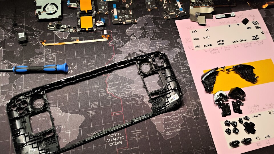 Ich habe jede Schraube und jedes Teil beschriftet, um den Zusammenbau zu vereinfachen.