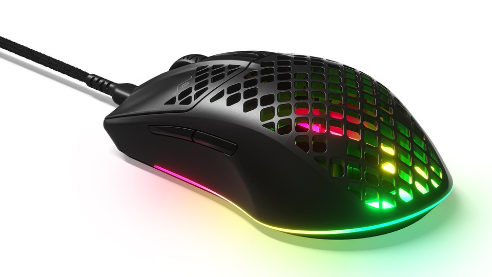 Die SteelSeries Aerox 3 Gaming-Maus mit Kabel ist ultraleicht.