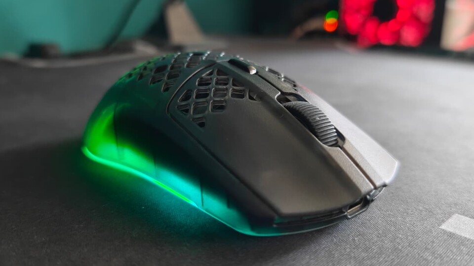 Das perfekte Werkzeug für spielerische Höchstleistungen: Mit einer Abtastrate von 4K (4.000 Hz)
und einer Klick-Reaktionszeit von 1,2 ms ist diese Maus garantiert schneller als eure Reaktionen!