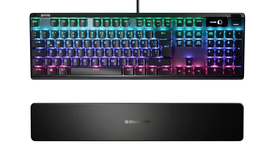 Die SteelSeries Apex 7 kommt mit einer magnetischen Handballenauflage.