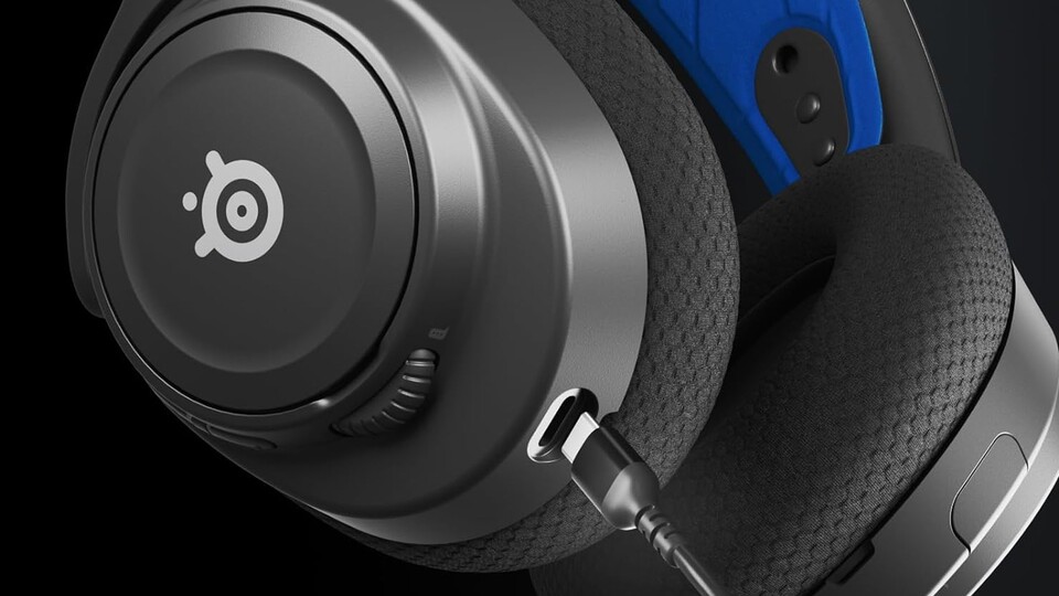 Maximale Freiheit ohne Kabelsalat: Mit dem kompakten USB-C-Dongle genießt ihr verzögerungsfreies Wireless-Audio auf eurer PS5, dem PC oder der Switch – und dank Bluetooth bleibt ihr gleichzeitig sogar mit dem Handy verbunden.