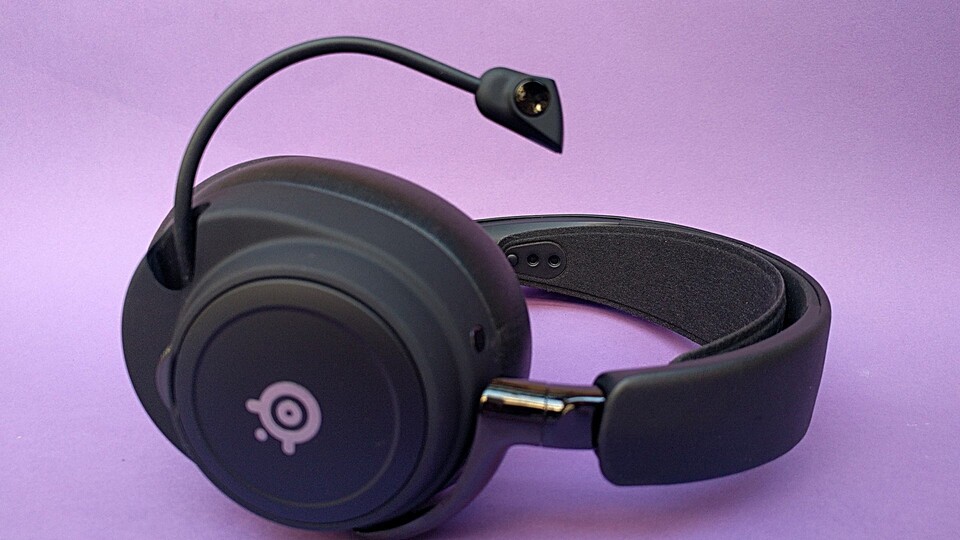 Das Mikrofon kann nur ohne den Windschutz eingefahren werden. Abnehmen kann man es nicht. (Bildquelle: Nele WobkerGameStar Tech)