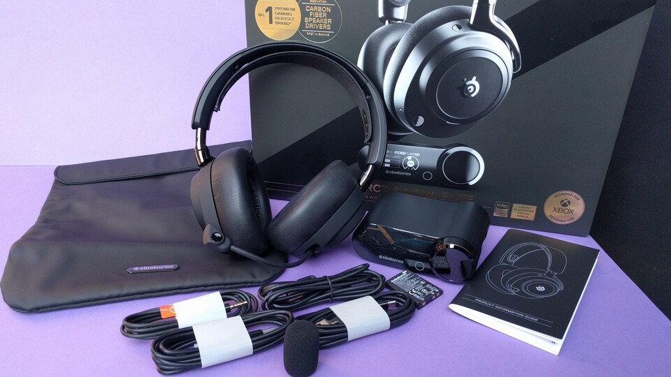 Der Lieferumfang ist zwar umfangreich, für 650 Euro wäre aber zumindest ein Hartschalencase angebracht gewesen. (Bildquelle: Nele WobkerGameStar Tech)