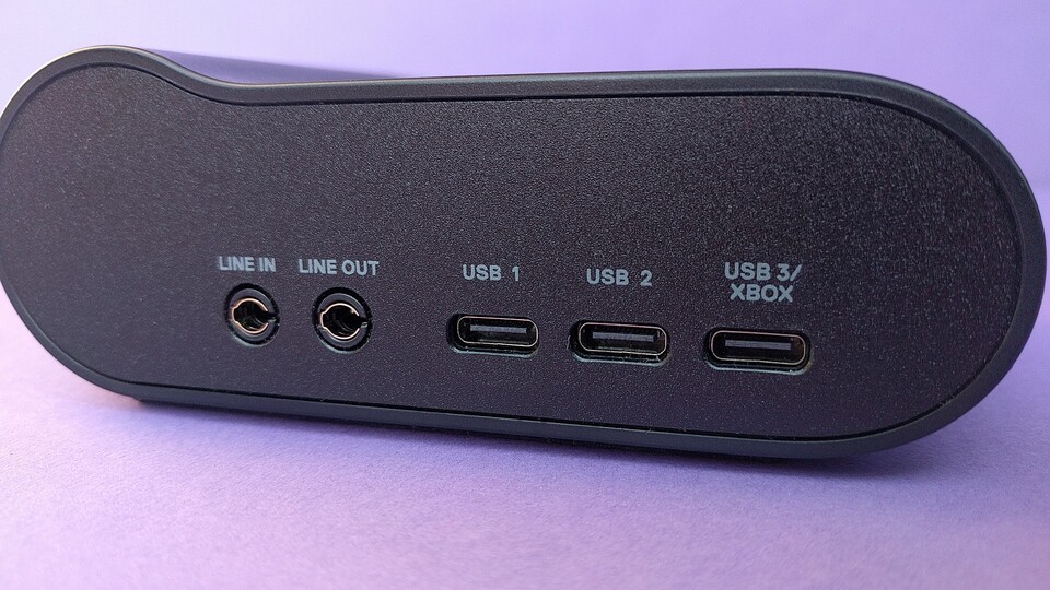 Line In, Line Out, USB 1 USB 2 und USB 3 Xbox-Anschluss sind hinten an der Station integriert. (Bildquelle: Nele WobkerGameStar Tech)
