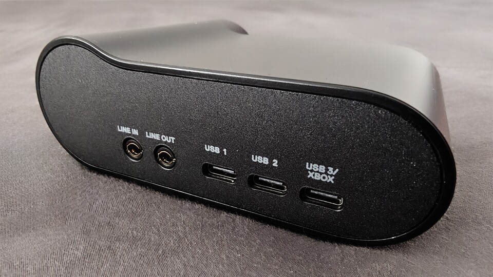 Per Line In könnt ihr ein zusätzliches Mikrofon anschließen, per Line Out an einen Streaming-PC ausgeben und per USB-C alle Quellen verbinden.