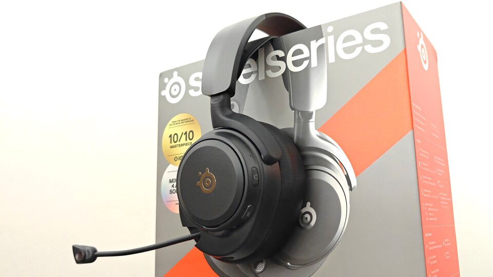 Die Bedienelemente am Headset sind intuitiv und groß genug, um sie schon nach kurzer Eingewöhnung blind zu benutzen.