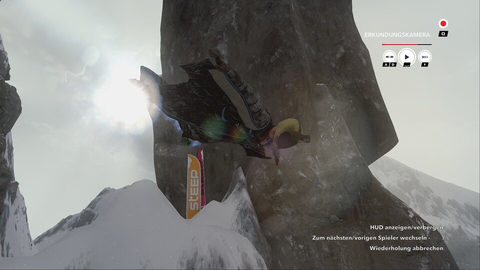 Nervenkitzel pur: Beim Sprung mit dem Wingsuit durch enge Öffnungen in Felswänden kommt es auf jeden Millimeter an.