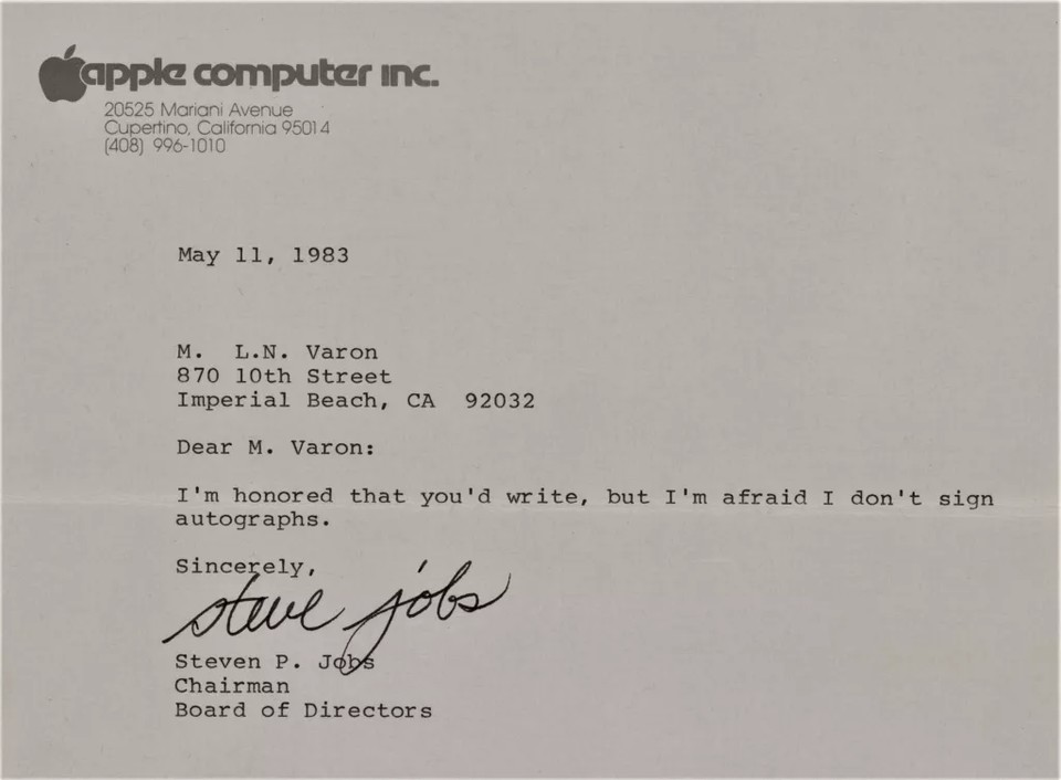 Steve Jobs declines the request for an autograph and then signs by hand.  Apparently he had a sense of humor. (Image: RR Auctions)