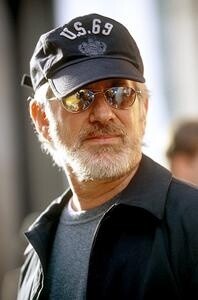 Steven Spielberg soll an der Verfilmung von Halo interessiert sein.