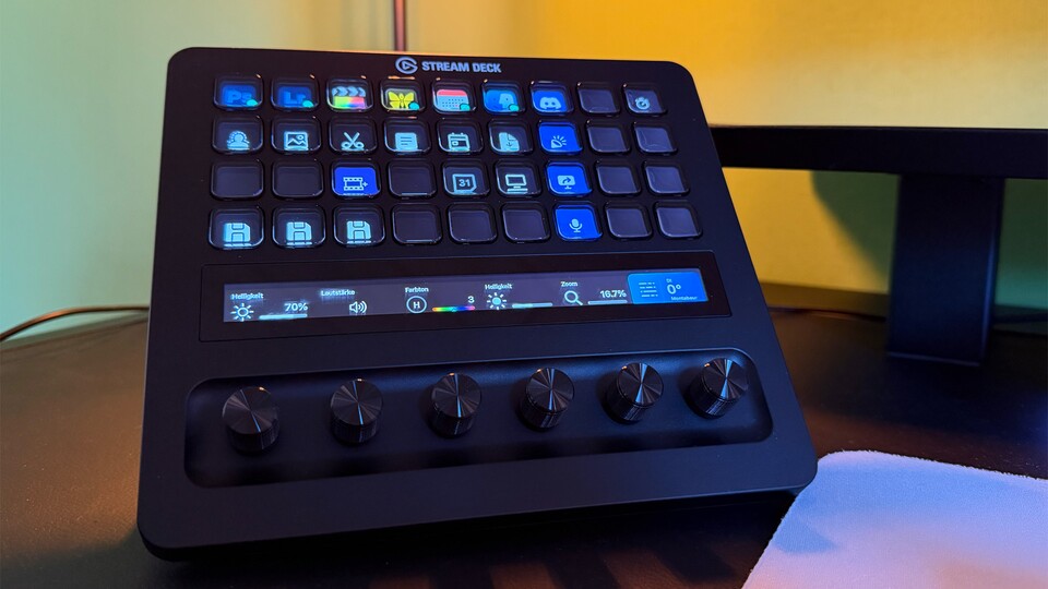 Das Gerät nimmt auf dem Schreibtisch einiges an Platz in Anspruch. Photoshop oder Final Cut Pro sind nur zwei Beispiele. Es lässt sich auf viele weitere Programme und Abläufe anwenden. (Bild: Patrick Schneider, GameStar Tech)