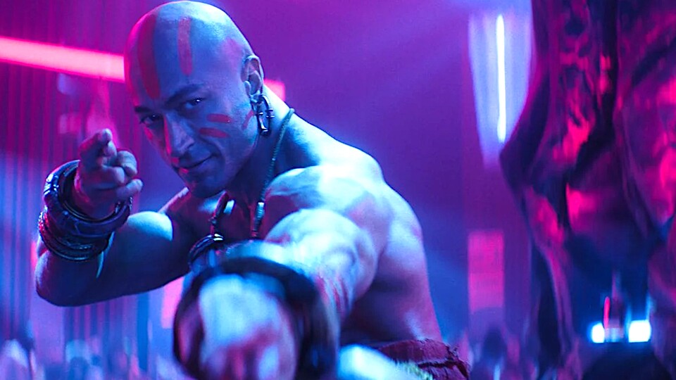 Schon allein diese Haltung schreit förmlich Dhalsim (Vidyut Jammwal). Bildquelle: Legendary PicturesParamountCapcom