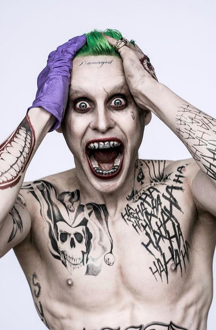 Die Tattoos des Jokers bergen so manche Überraschung.