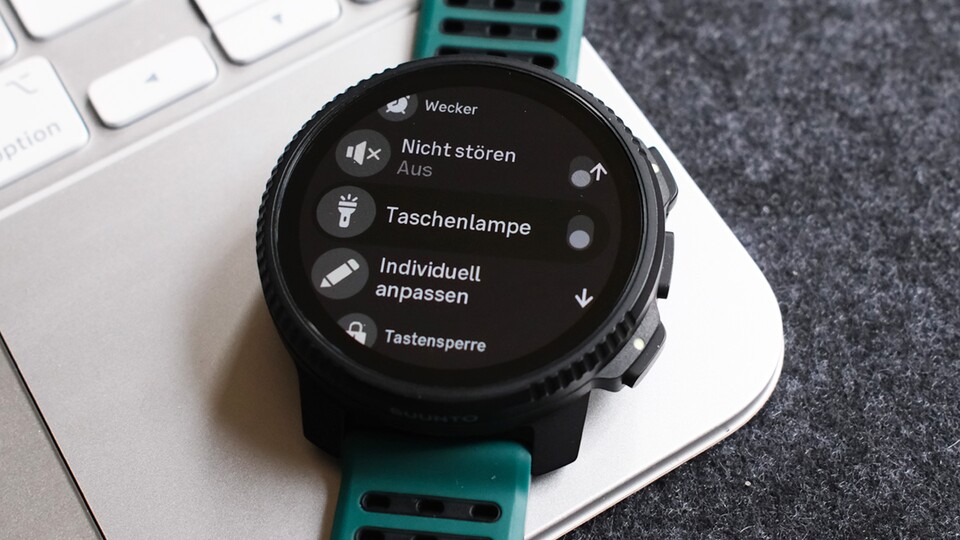 Die Seitenasten helfen mir beim Navigieren nicht wirklich. Ich habe mich auf die Touchsteuerung umgewöhnt. (Bild: Patrick Schneider, GameStar Tech)