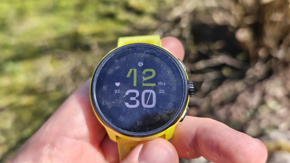 Was mir besonders gut gefällt: Die Suunto Run bleibt auch bei direkter Sonneneinstrahlung von oben bestens ablesbar!