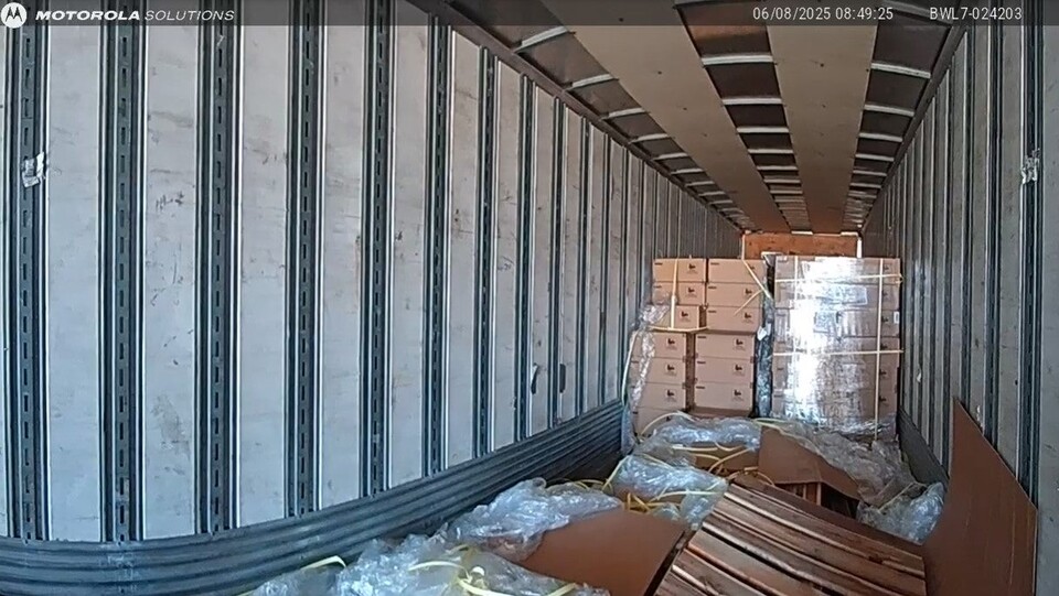 Nach der Tat fehlten Paletten mit Switch-2-Konsolen. (Bildrechte: Arapahoe County Sheriffs Office)