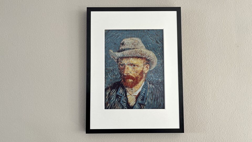 Van Goghs Selbstporträt auf dem 13,3-Zoll großen AIArt Frame.