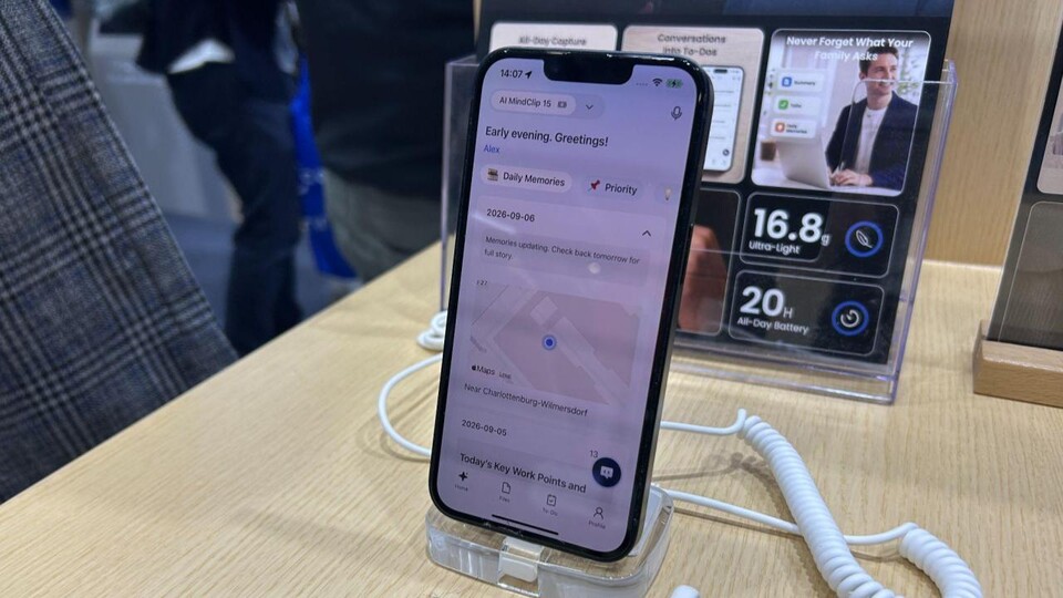 In der App bündelt SwitchBot die erkannten Aufgaben und Erkenntnisse und erstellt daraus Tages- und Wochenzusammenfassungen.