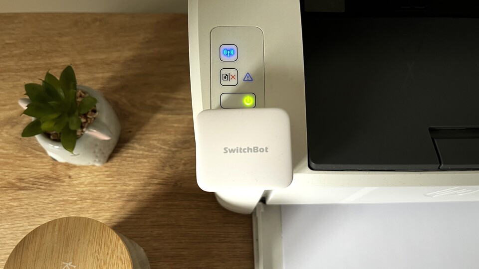 The printer runs every day. With the switch bot I can switch it off from afar.