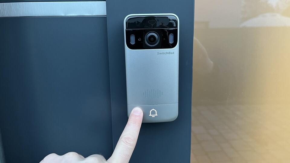 Die Türklingel funktioniert beinahe ohne Latenz. Übrigens könnt ihr mit einer NFC-Karte auch ein zugehöriges SwitchBot Smart Lock öffnen. (Bildquelle: GameStar Tech)