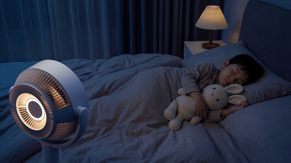 Perfekt als Nachtlicht: Sanfte, indirekte Beleuchtung und eine leichte Brise wiegen euch in den Schlaf.