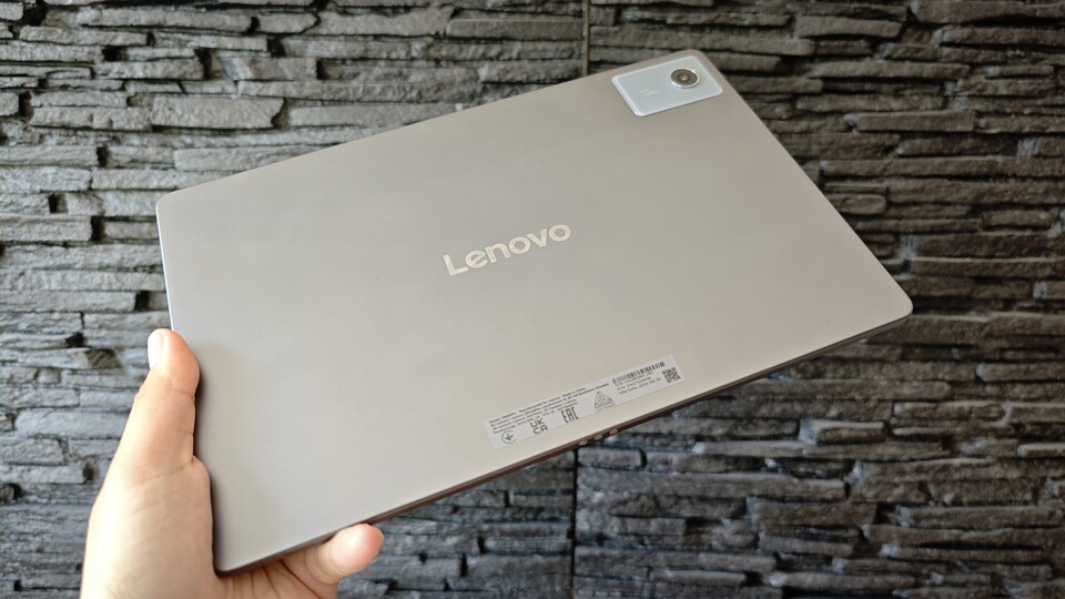 Das Lenovo Idea Tab Plus hat trotz seines dünnen Gehäuses einen geringfügig größeren Akku als das Blackview Mega 5. (Bildquelle: Duy Linh DinhGameStar Tech)