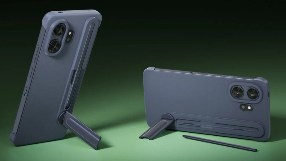 Ein optional verfügbares Case rüstet einen Kickstand und einen Stylus nach. (Bildquelle: TCL)