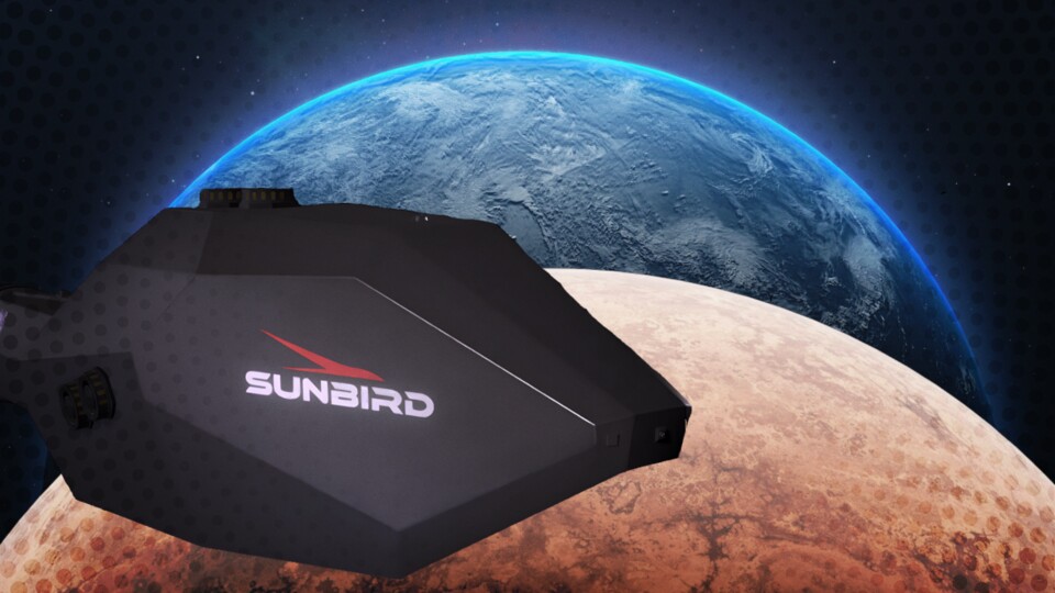 Die Sunbird soll eines Tages als Zusatzantrieb Raumschiffe zwischen Erde und Mars hin und her kutschieren.
Bildquelle: Hintergrund: Unsplash und Sunbird, Pulsarfusion