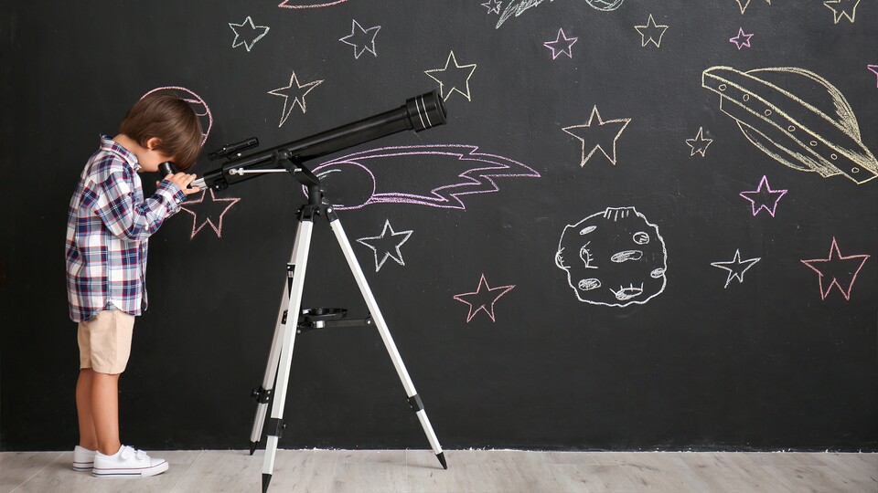 Astronomie ist ein Hobby, bei dem man auch richtig viel lernt. Auch für Kinder ein spannender Einstieg ins Universum!