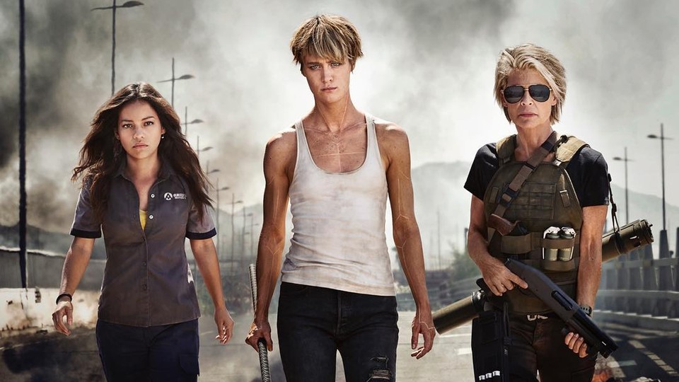 Der neue Terminator bringt die alte Sarah Connor zurück (Linda Hamilton, rechts im Bild) und schließt damit an den besten Film der Reihe an.