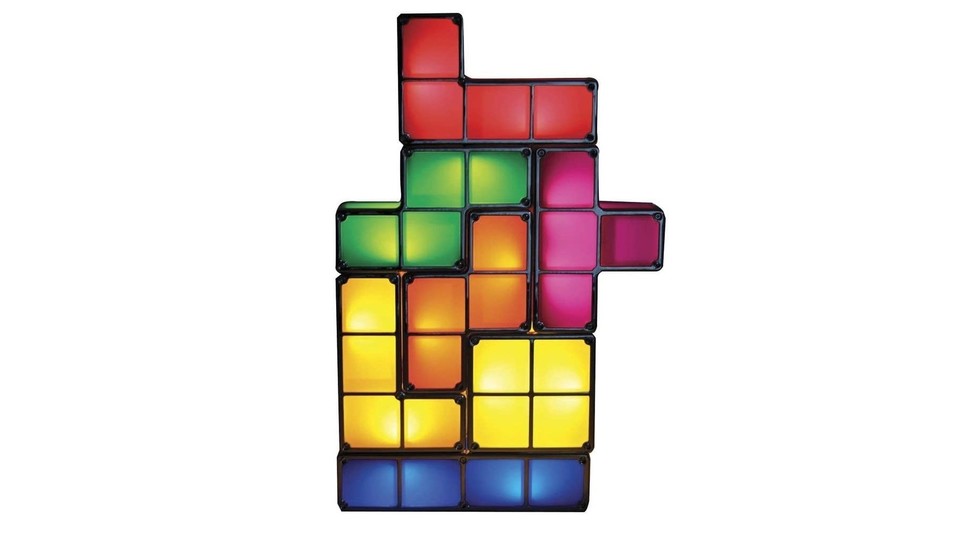 Die unterschiedliche stapelbare Tetris-Leuchte von Goods +amp; Gadgets gibt es für knapp 30 Euro bei Amazon.*