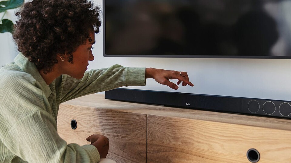 Teufel versteht einfach was von gutem Sound – das zeigen sich auch mit dieser Soundbar.