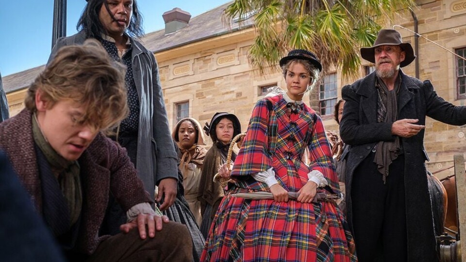 Hier seht ihr Jack (links unten), Lady Belle (mittig rechts) und Fagin (ganz rechts). Bildquelle: DisneyHulu