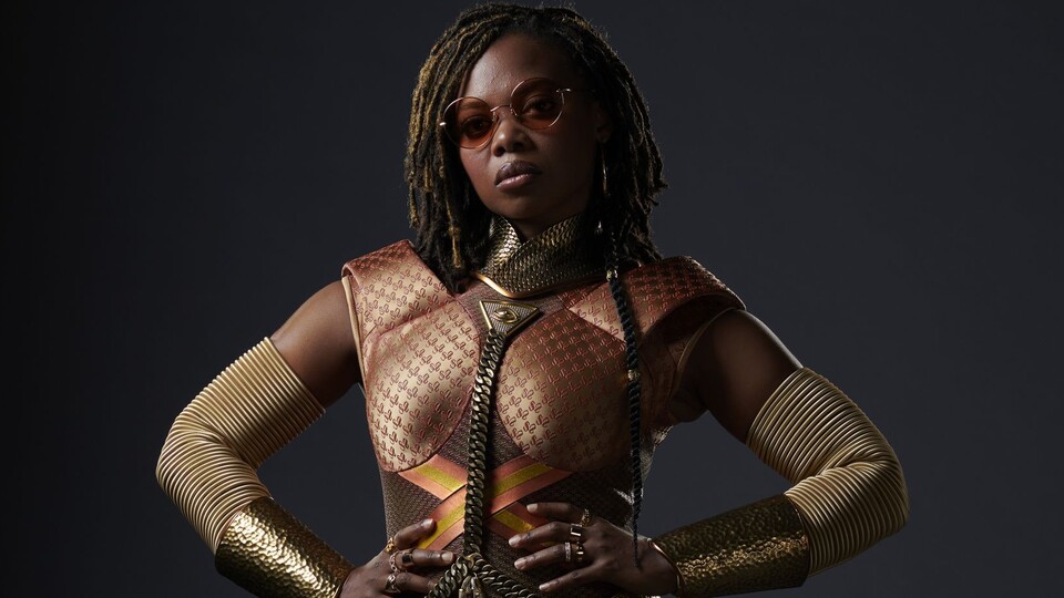 Susan Heyward (Sister Sage) verrät, vor wem sich Homelander im großen Finale von The Boys besser in Acht nehmen sollte. Bildquelle: Amazon Studios