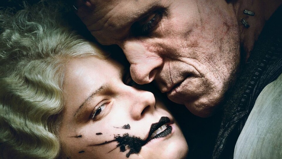 Jessie Buckley und Christian Bale spielen Frankenstein und die Braut. Bildquelle: Warner Bros.
