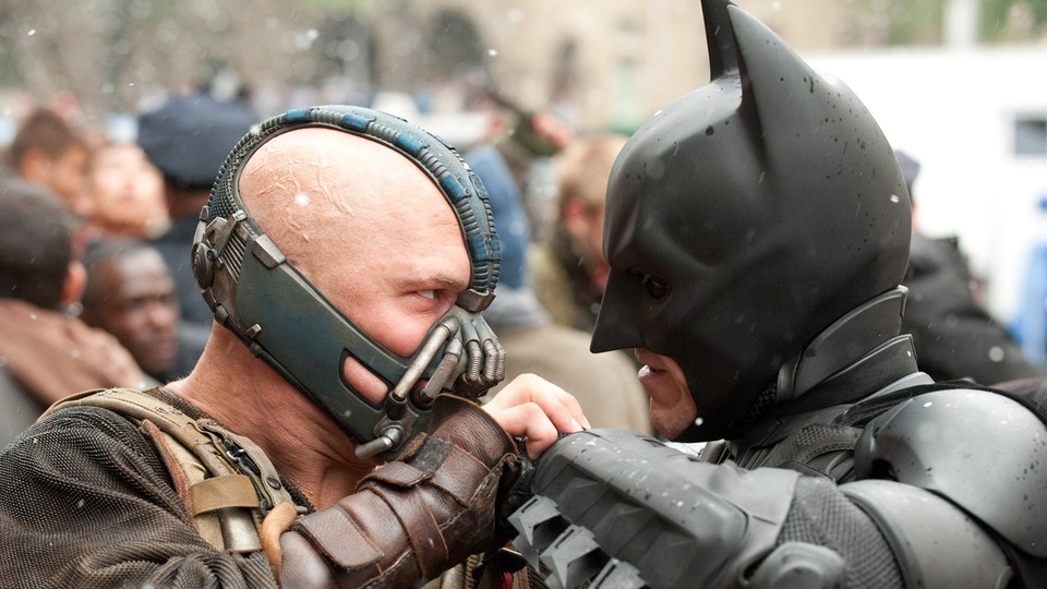 Zum Vegleich: So sieht Tom Hardy als Bane in Christopher Nolans The Dark Knight Rises aus.