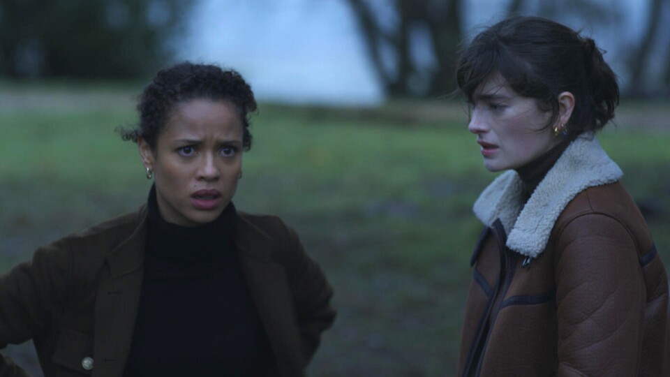 In The Girl in the Water muss eine junge Frau die Wahrheit über ihren eigenen Tötungsversuch herausfinden. Bildquelle: Apple TV